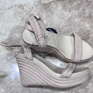 Arula Women's Beige Wedge Sandals